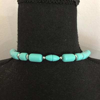 Beautiful, vintage, turquoise bead necklace with barrel clasp