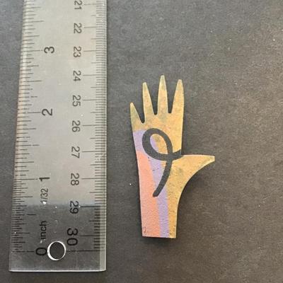 Hand pin brooch