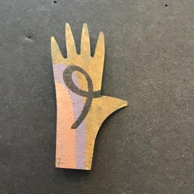 Hand pin brooch