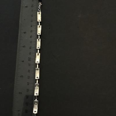 Very nice Silvertone fashion bracelet