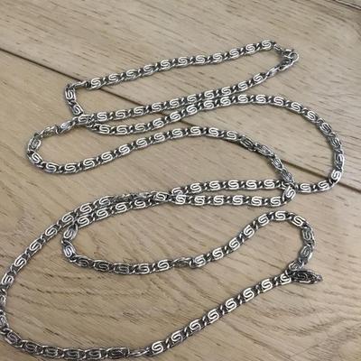 Long vintage, Silvertone pinwheel chain necklace excellent condition