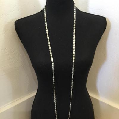 Long vintage, Silvertone pinwheel chain necklace excellent condition