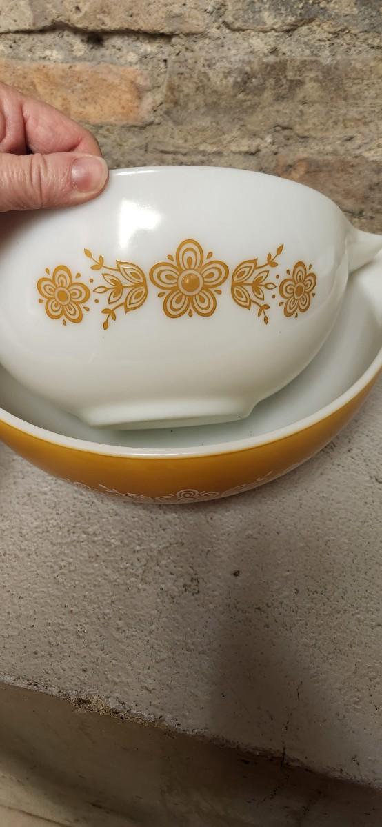 Sale Photo Thumbnail #8: Dishwasher damaged yellow 403 bowl. Note the damage. Butterfly gold Cinderella bowl set. Some damage on that 442 but it is a first generation.