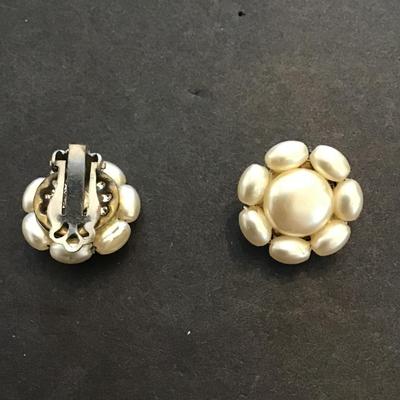 Vintage Faux pearl fashion earrings