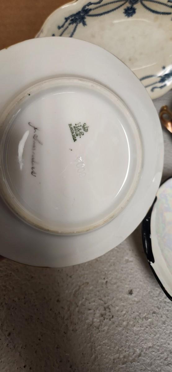 Sale Photo Thumbnail #85: Great little collection of porcelain/ china pieces