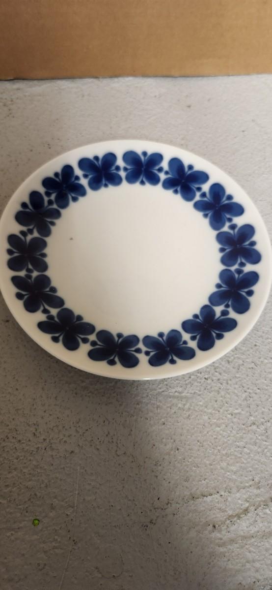 Sale Photo Thumbnail #95: Great little collection of porcelain/ china pieces