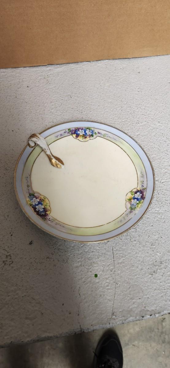 Sale Photo Thumbnail #91: Great little collection of porcelain/ china pieces