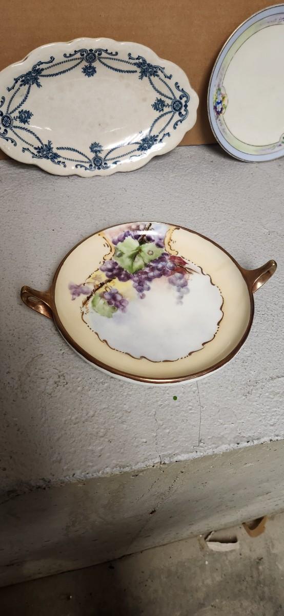 Sale Photo Thumbnail #87: Great little collection of porcelain/ china pieces