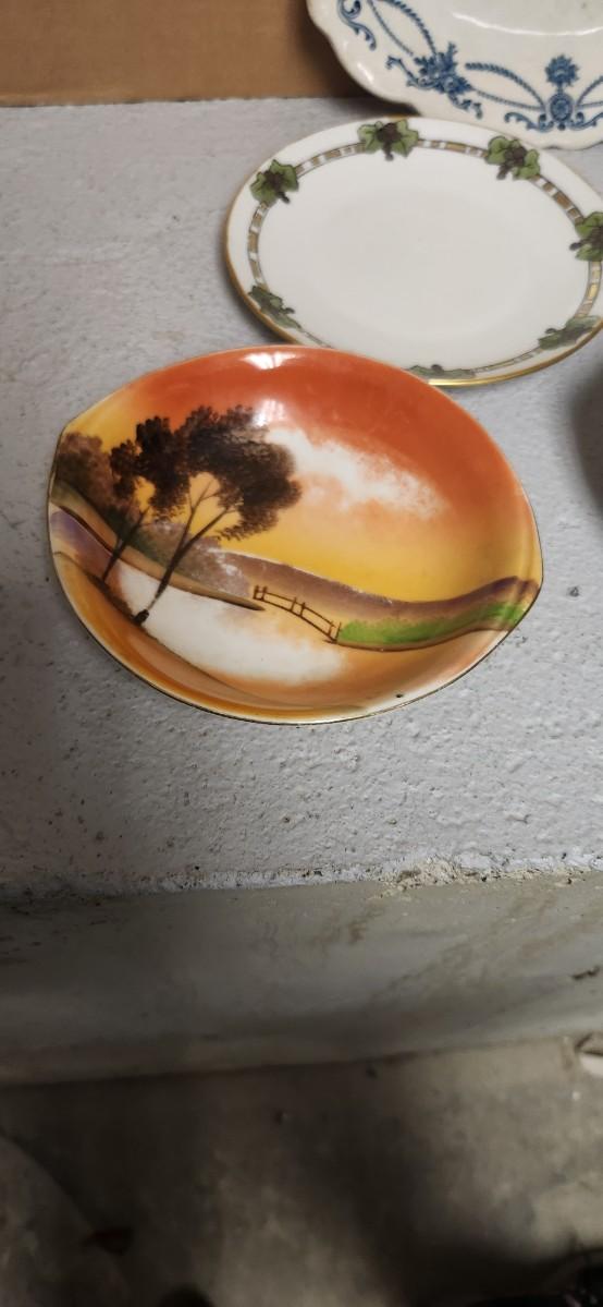 Sale Photo Thumbnail #82: Great little collection of porcelain/ china pieces