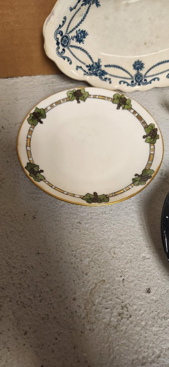 Sale Photo Thumbnail #84: Great little collection of porcelain/ china pieces