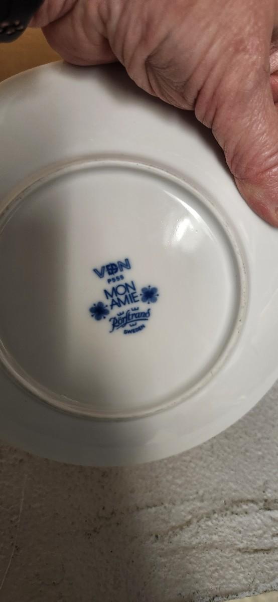 Sale Photo Thumbnail #96: Great little collection of porcelain/ china pieces