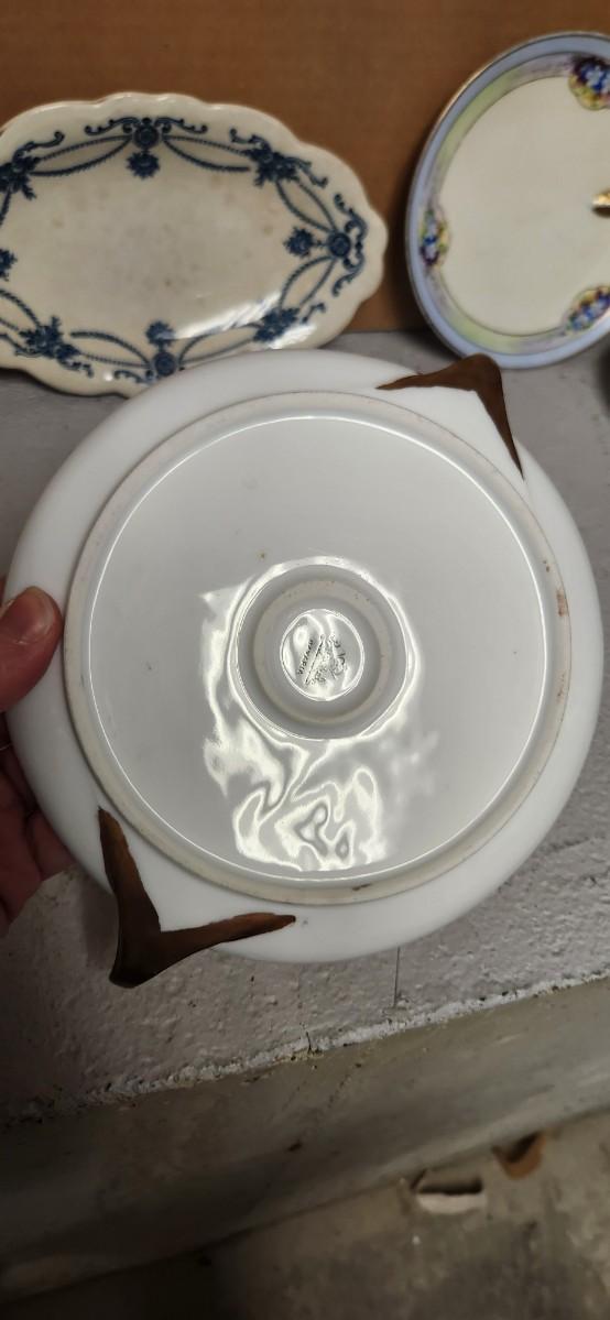 Sale Photo Thumbnail #88: Great little collection of porcelain/ china pieces