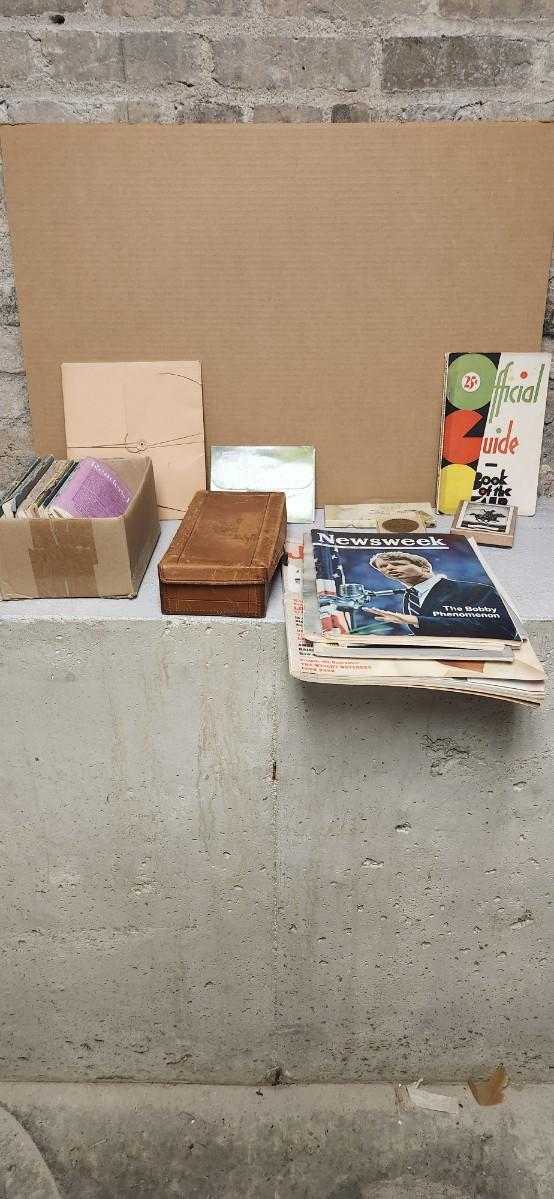 Sale Photo Thumbnail #164: Neat old leather box, old readers digest and magazines etc