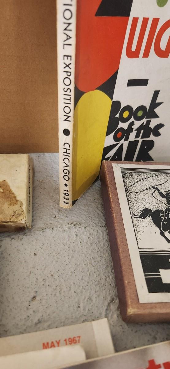 Sale Photo Thumbnail #168: Neat old leather box, old readers digest and magazines etc