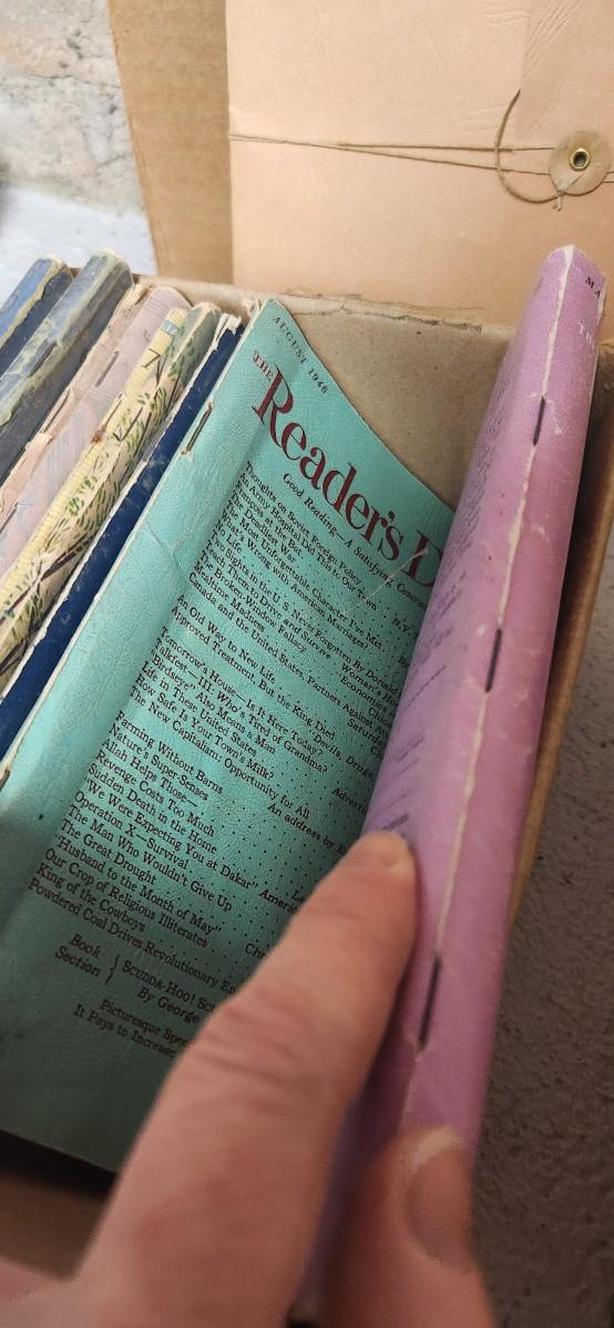 Sale Photo Thumbnail #171: Neat old leather box, old readers digest and magazines etc