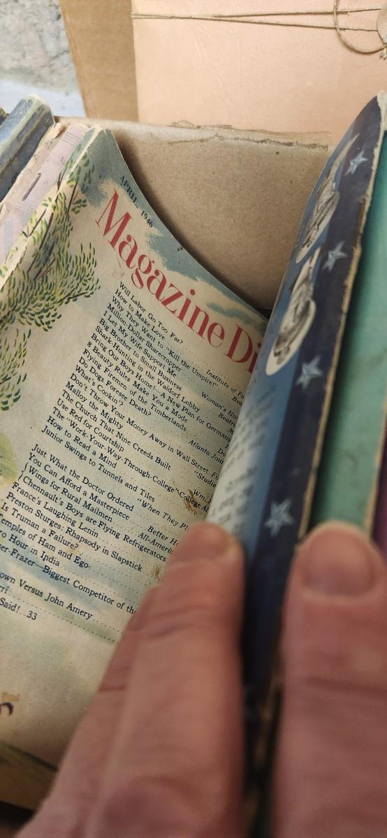 Sale Photo Thumbnail #172: Neat old leather box, old readers digest and magazines etc