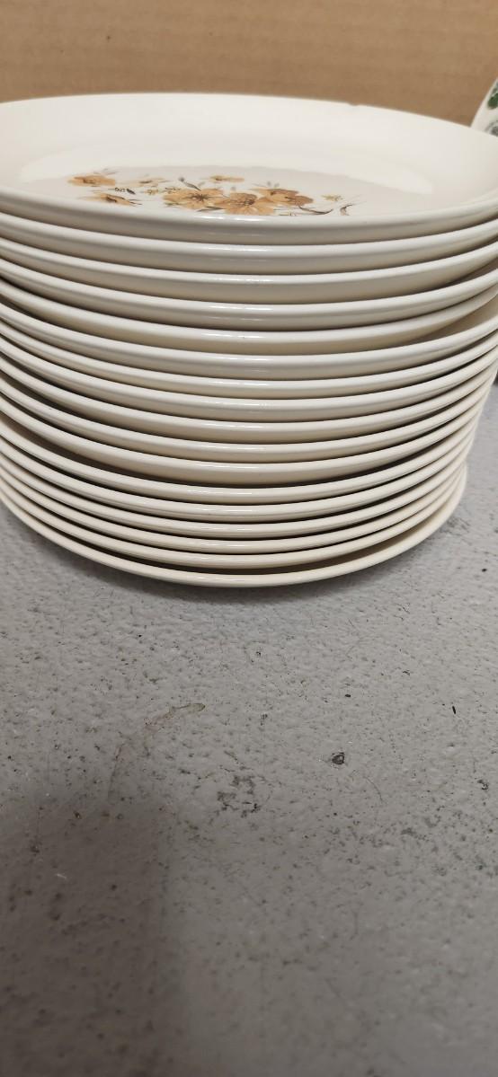 Sale Photo Thumbnail #178: Quite a few vintage dessert plates