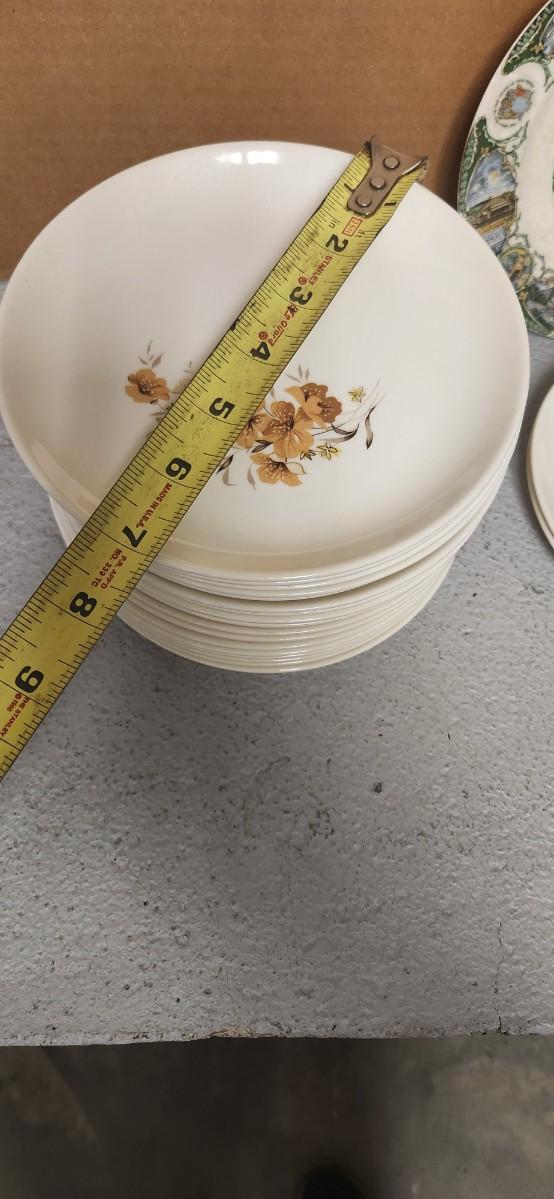 Sale Photo Thumbnail #175: Quite a few vintage dessert plates