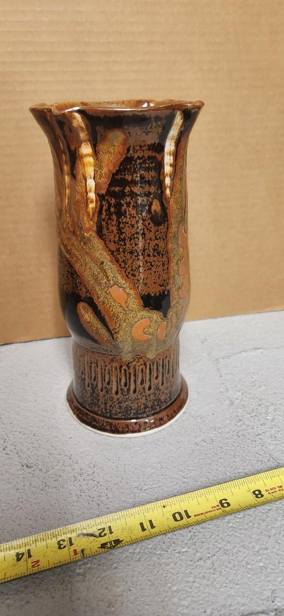 Sale Photo Thumbnail #191: Interesting lot of pottery vases