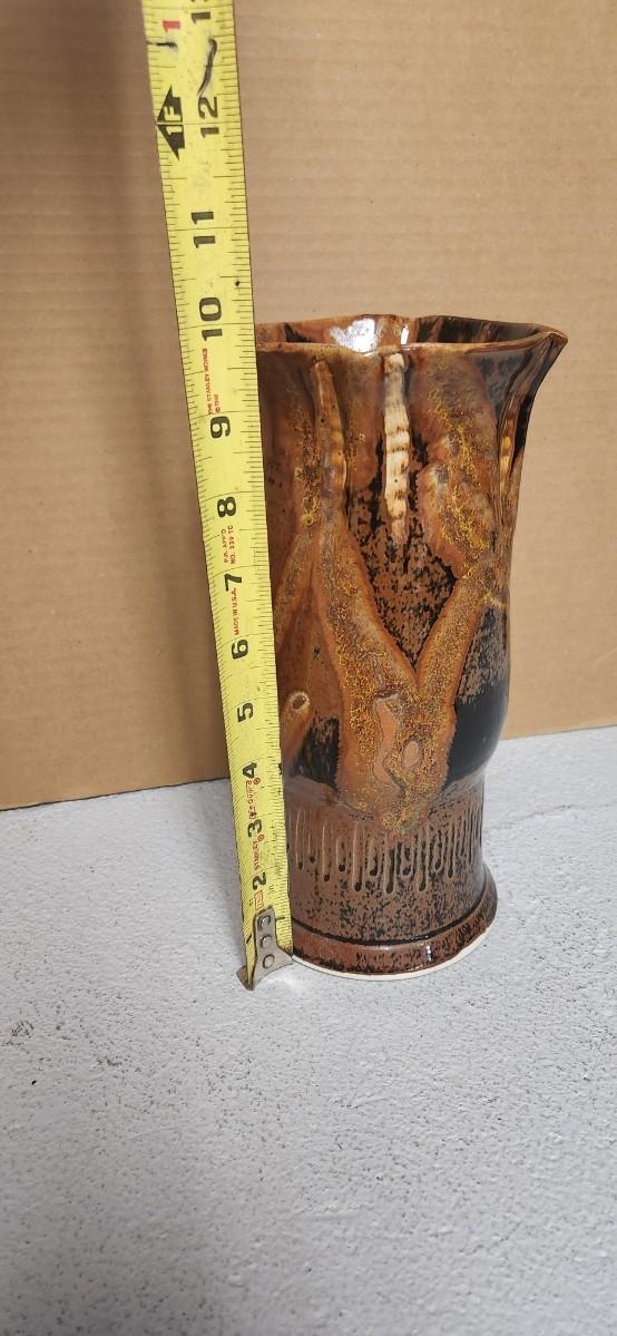 Sale Photo Thumbnail #190: Interesting lot of pottery vases