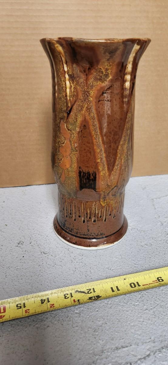 Sale Photo Thumbnail #192: Interesting lot of pottery vases