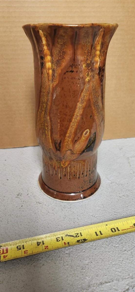 Sale Photo Thumbnail #193: Interesting lot of pottery vases