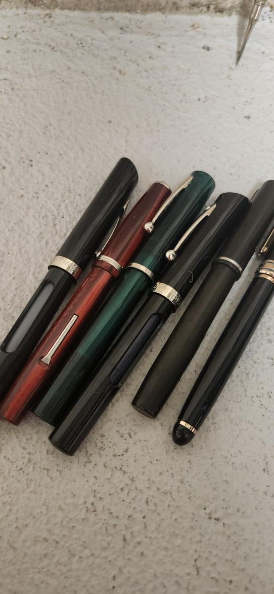 Sale Photo Thumbnail #242: Fountain pens and a protractor. Yes, I has to look up what it was called. Oof!