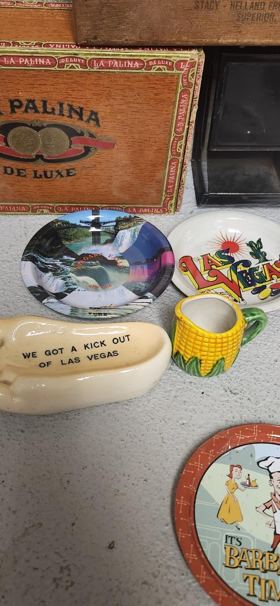 Sale Photo Thumbnail #261: Misc vintage souvenir lot