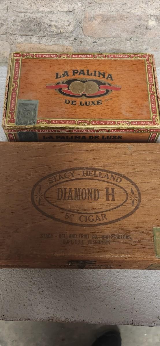 Sale Photo Thumbnail #262: Misc vintage souvenir lot