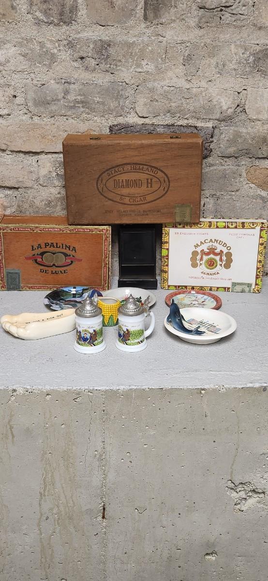 Sale Photo Thumbnail #257: Misc vintage souvenir lot