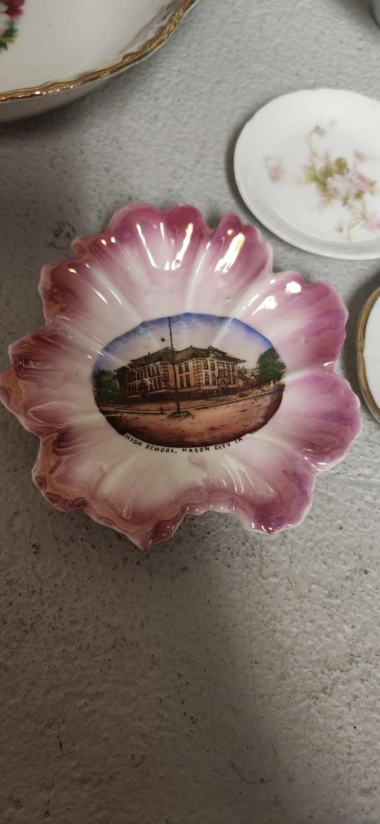Sale Photo Thumbnail #266: Assortment of china/porcelain plates and bowls.