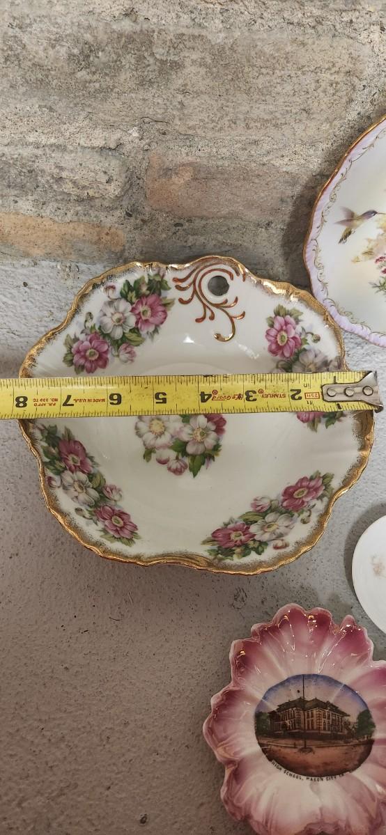 Sale Photo Thumbnail #269: Assortment of china/porcelain plates and bowls.