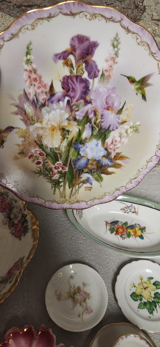 Sale Photo Thumbnail #270: Assortment of china/porcelain plates and bowls.