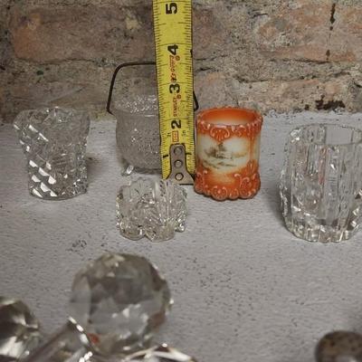 Toothpicks, knife rests, shakers