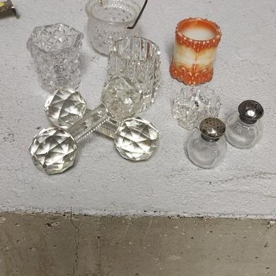 Toothpicks, knife rests, shakers