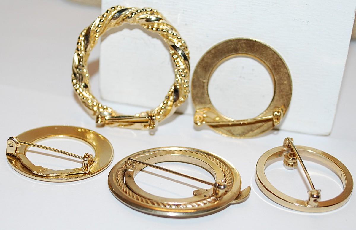 Collection of 5 Gold Colored CIRCLE BROOCHES (1½" to 1¼") with Different Graphic Designs and Pearl + Leaf Accents