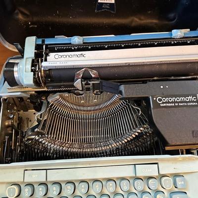 Vintage Smith-Corona Coronet Super 10 Electric Typewriter w/ Case
