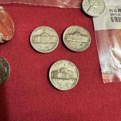 COIN CONTAINER OF BUFFALO NICKELS, 2009 PENNIES, 2014 S-MINT QUARTER, 2017 QUARTER, 1943 STEEL PENNY AND 3-1940’s NICKELS