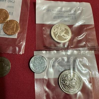 COIN CONTAINER OF BUFFALO NICKELS, 2009 PENNIES, 2014 S-MINT QUARTER, 2017 QUARTER, 1943 STEEL PENNY AND 3-1940’s NICKELS