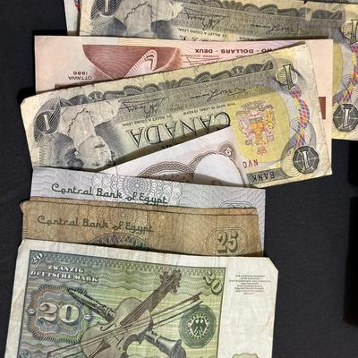 FOREIGN CURRENCY FROM AROUND THE WORLD