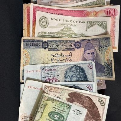 FOREIGN CURRENCY FROM AROUND THE WORLD