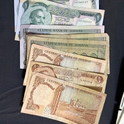 FOREIGN CURRENCY FROM AROUND THE WORLD