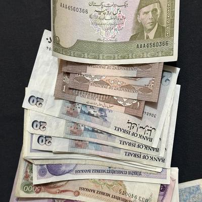 FOREIGN CURRENCY FROM AROUND THE WORLD