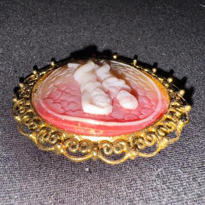 Vintage Cameo Brooch Pin