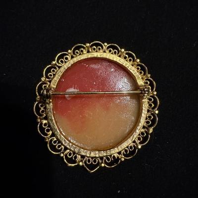 Vintage Cameo Brooch Pin
