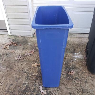 Rubbermaid, Toter, Metal Trash Cans and More (G-KD)