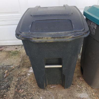 Rubbermaid, Toter, Metal Trash Cans and More (G-KD)