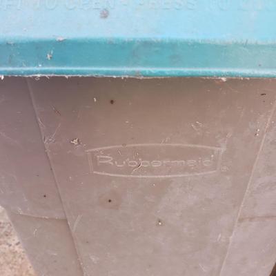Rubbermaid, Toter, Metal Trash Cans and More (G-KD)