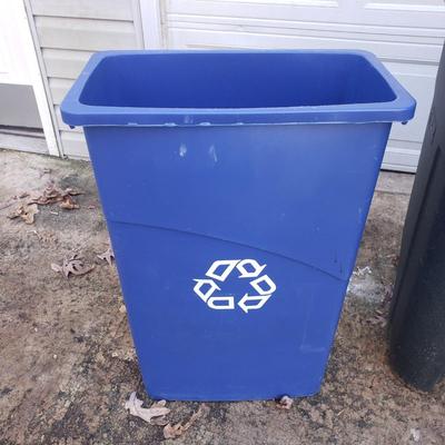 Rubbermaid, Toter, Metal Trash Cans and More (G-KD)