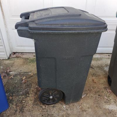 Rubbermaid, Toter, Metal Trash Cans and More (G-KD)